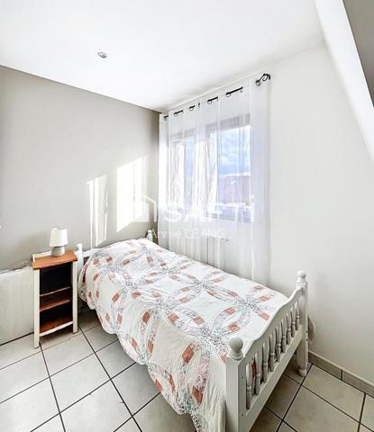 Maison de charme lumineuse sur trois niveaux, au calme à Drancy, avec terrasse, suite, garage et beaux volumes