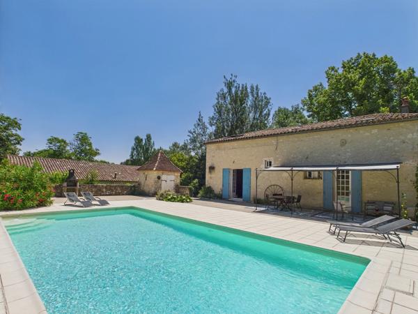 Proche d'Eymet - Belle maison en pierre avec pigeonnier, grange et piscine