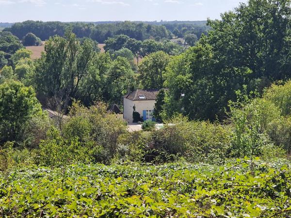 Proche d'Eymet - Belle maison en pierre avec pigeonnier, grange et piscine