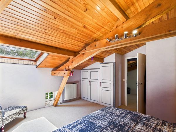 Proche d'Eymet - Belle maison en pierre avec pigeonnier, grange et piscine