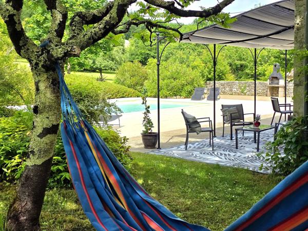 Proche d'Eymet - Belle maison en pierre avec pigeonnier, grange et piscine