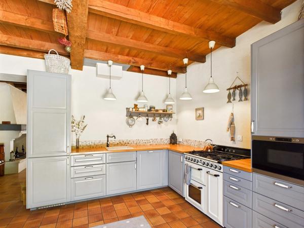 Proche d'Eymet - Belle maison en pierre avec pigeonnier, grange et piscine
