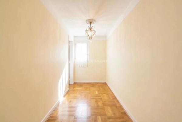 Vente                                                      Appartement
                        
                     4 pièces                      71 m2                     à Paris 15