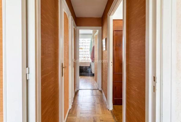Vente                                                      Appartement
                        
                     4 pièces                      71 m2                     à Paris 15