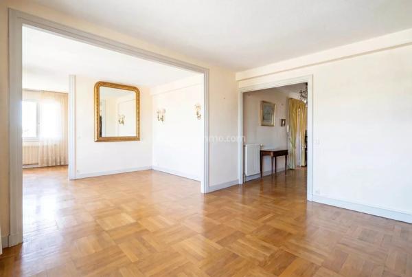Vente                                                      Appartement
                        
                     4 pièces                      71 m2                     à Paris 15