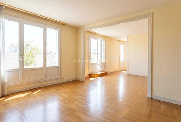 Vente                                                      Appartement
                        
                     4 pièces                      71 m2                     à Paris 15