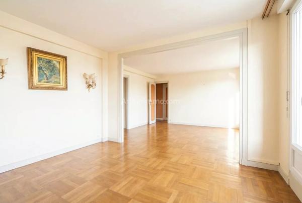Vente                                                      Appartement
                        
                     4 pièces                      71 m2                     à Paris 15