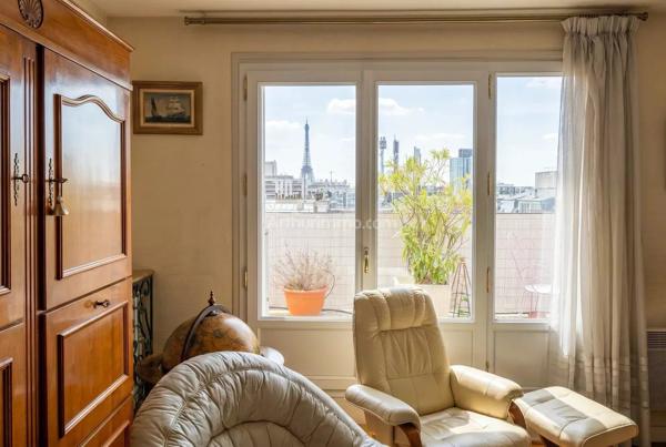 Vente                                                      Appartement
                        
                     4 pièces                      71 m2                     à Paris 15