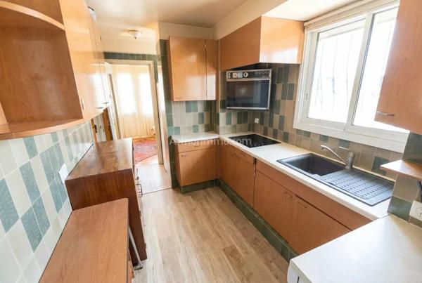 Vente                                                      Appartement
                        
                     4 pièces                      71 m2                     à Paris 15