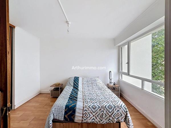 Vente                                                      Appartement
                        
                     2 pièces                      47 m2                     à Créteil