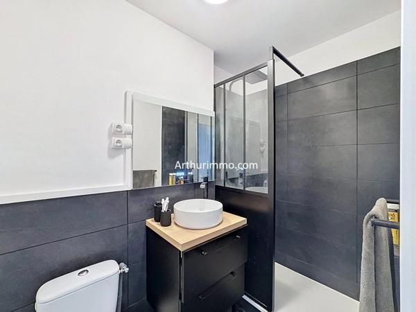 Vente                                                      Appartement
                        
                     2 pièces                      47 m2                     à Créteil