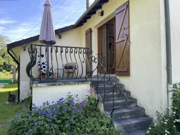 Charmante maison de 1 chambre à Saint-Bazile