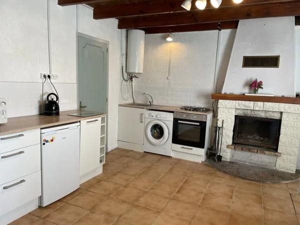 Charmante maison de 1 chambre à Saint-Bazile