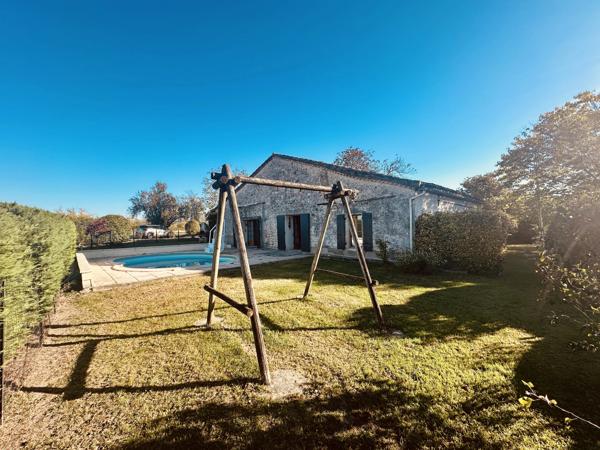 Maison en pierre de 3 chambres avec grange et atelier