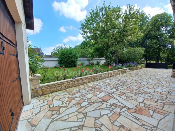 A VENDRE MAISON BOURGEOISE 4 CHAMBRES, JARDINS, GARAGE, SANS VIS A VIS!!