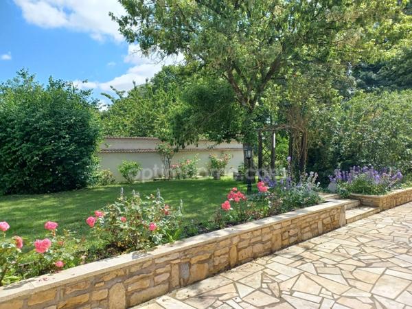 A VENDRE MAISON BOURGEOISE 4 CHAMBRES, JARDINS, GARAGE, SANS VIS A VIS!!