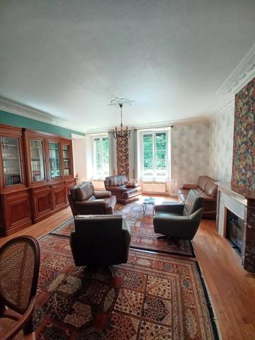 A VENDRE MAISON BOURGEOISE 4 CHAMBRES, JARDINS, GARAGE, SANS VIS A VIS!!