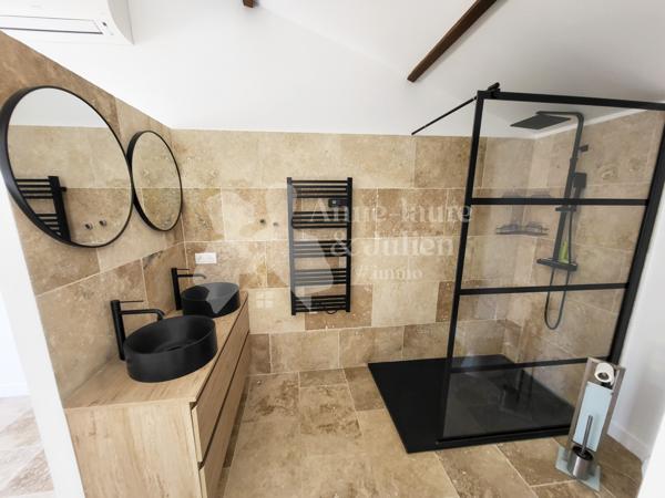 Mérindol (84360) Maison 5 chambres sur un terrain de 6000m² et un trés bel environnement.