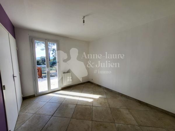 Mérindol (84360) Maison 5 chambres sur un terrain de 6000m² et un trés bel environnement.