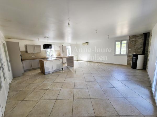 Mérindol (84360) Maison 5 chambres sur un terrain de 6000m² et un trés bel environnement.