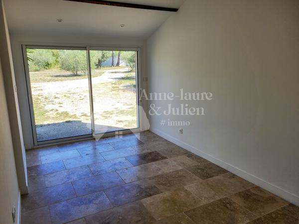 Mérindol (84360) Maison 5 chambres sur un terrain de 6000m² et un trés bel environnement.