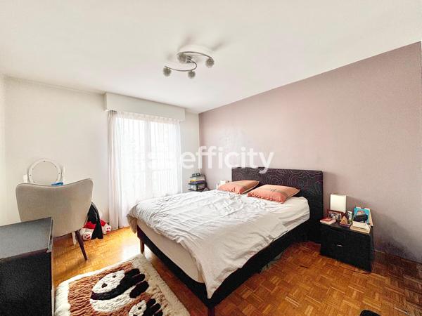 Appartement
         4 pièces
        - 88 m² 434 000 € *