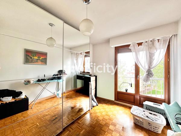 Appartement
         4 pièces
        - 88 m² 434 000 € *