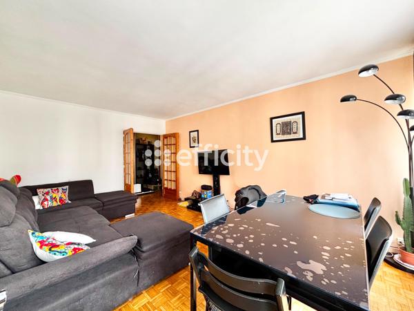 Appartement
         4 pièces
        - 88 m² 434 000 € *