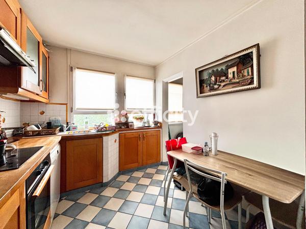 Appartement
         4 pièces
        - 88 m² 434 000 € *