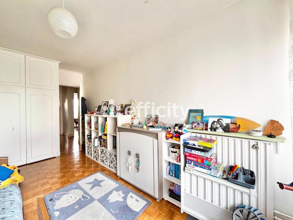 Appartement
         4 pièces
        - 88 m² 434 000 € *