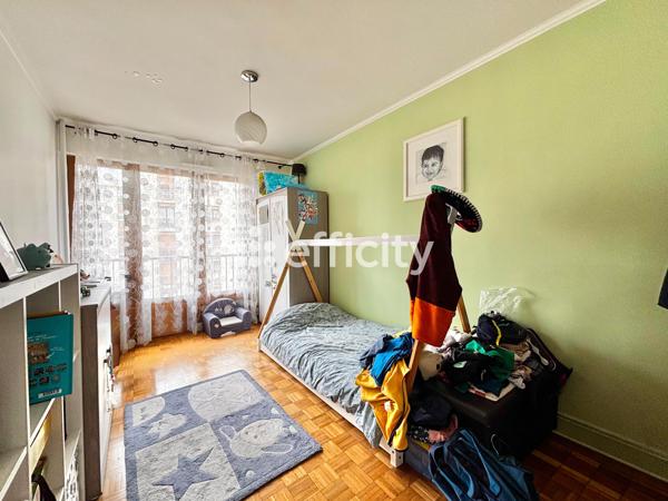 Appartement
         4 pièces
        - 88 m² 434 000 € *
