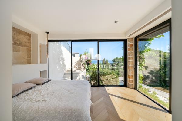 GOLFE JUAN - MAGNIFIQUE VILLA AVEC VUE MER PANORAMIQUE