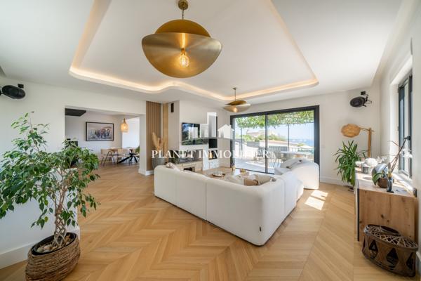 GOLFE JUAN - MAGNIFIQUE VILLA AVEC VUE MER PANORAMIQUE
