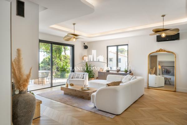 GOLFE JUAN - MAGNIFIQUE VILLA AVEC VUE MER PANORAMIQUE