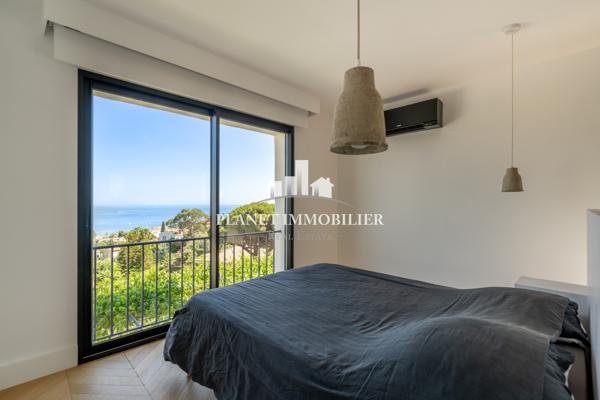 GOLFE JUAN - MAGNIFIQUE VILLA AVEC VUE MER PANORAMIQUE