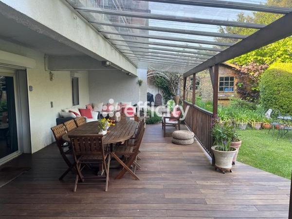 Maison
         12 pièces
        - 309 m² Bien prestige 1 560 000 € *