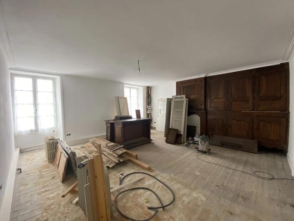 Jolie maison de ville à finir de rénover dans le centre du Dorat