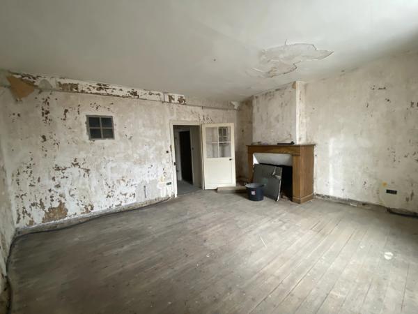Jolie maison de ville à finir de rénover dans le centre du Dorat