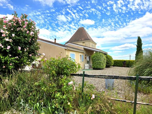 Villa lumineuse et spacieuse de 3 chambres et 3 salles de bain avec vue sur le pigeonnier et la campagne