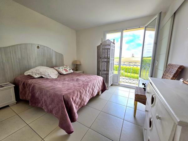 Villa lumineuse et spacieuse de 3 chambres et 3 salles de bain avec vue sur le pigeonnier et la campagne
