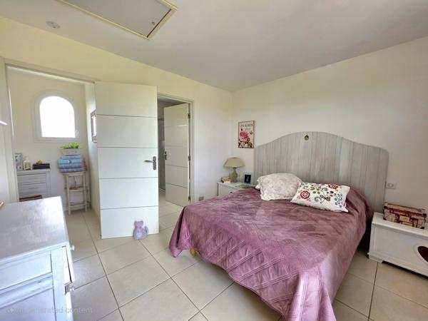 Villa lumineuse et spacieuse de 3 chambres et 3 salles de bain avec vue sur le pigeonnier et la campagne