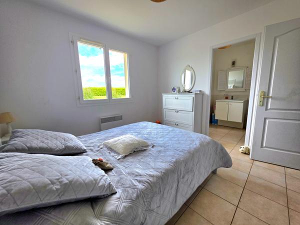 Villa lumineuse et spacieuse de 3 chambres et 3 salles de bain avec vue sur le pigeonnier et la campagne