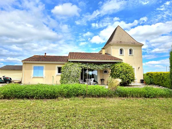 Villa lumineuse et spacieuse de 3 chambres et 3 salles de bain avec vue sur le pigeonnier et la campagne