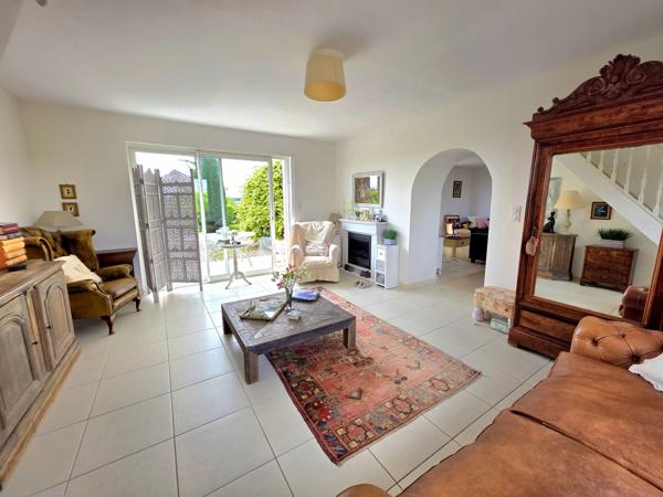 Villa lumineuse et spacieuse de 3 chambres et 3 salles de bain avec vue sur le pigeonnier et la campagne