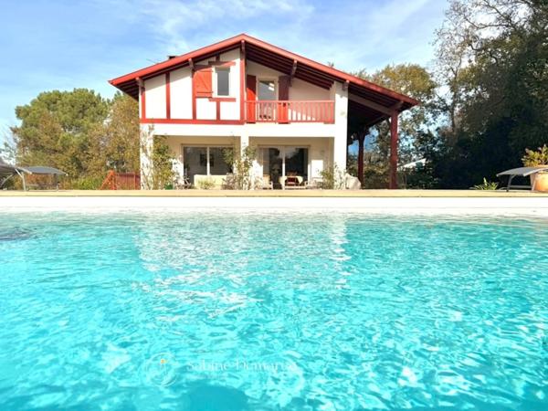 Villa avec piscine 6 pièces à vendre ARBONNE (64)