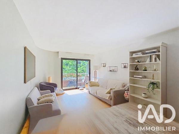 Location appartement 4 pièces 78 m² Suresnes