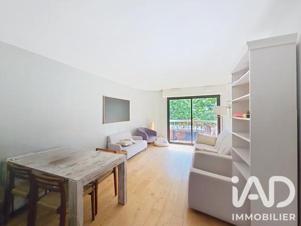 Location appartement 4 pièces 78 m² Suresnes