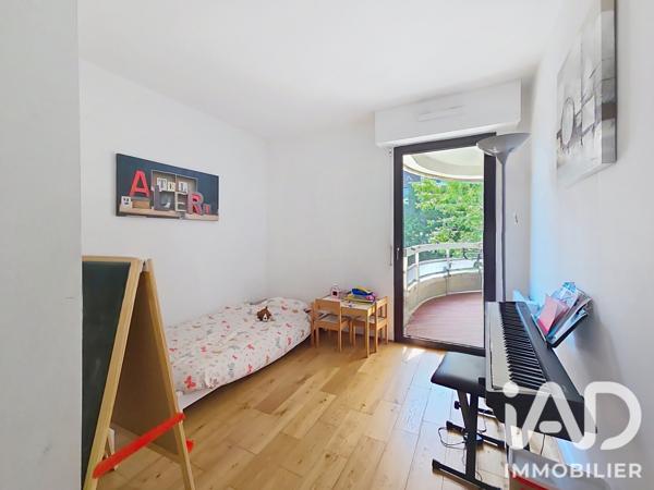 Location appartement 4 pièces 78 m² Suresnes