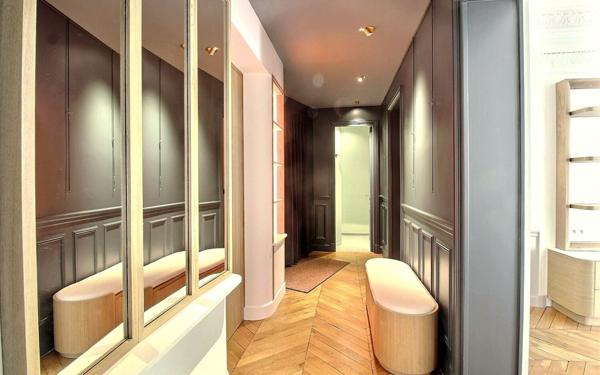 Appartement à louer    5 pièces • 128,19 m2 Paris 7