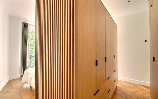 Appartement à louer    5 pièces • 128,19 m2 Paris 7